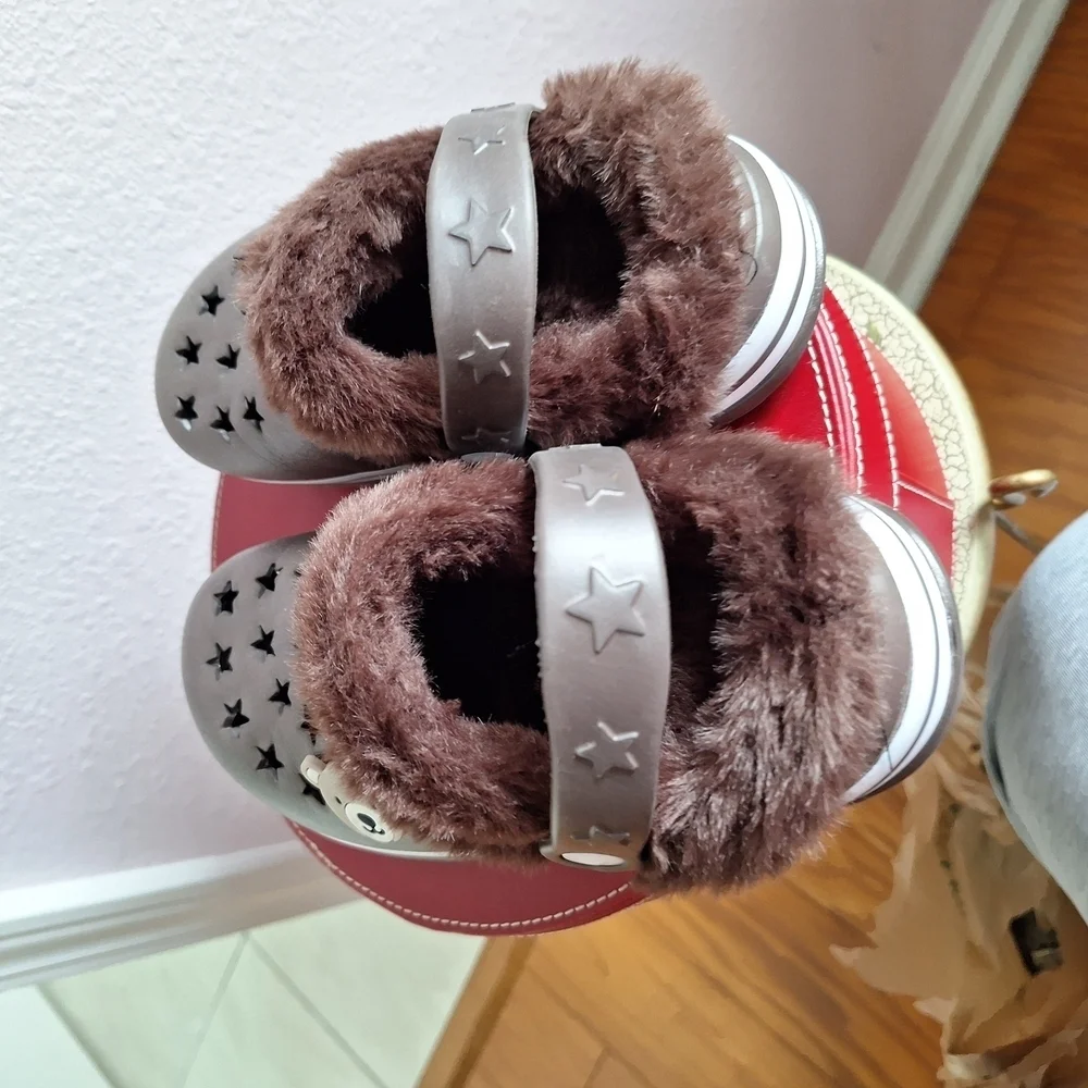 Brown Star Cutout Clogs with Fur Lining